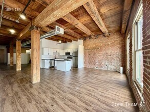 Building Photo - 204 Walnut St