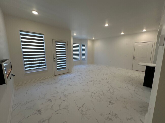 Interior Photo - Hampton Astoria