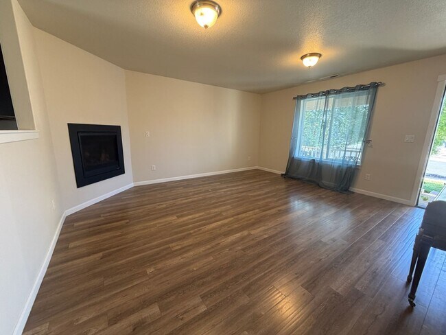 Foto del edificio - Coming soon 3 Bedroom 2 bath with bonus room House