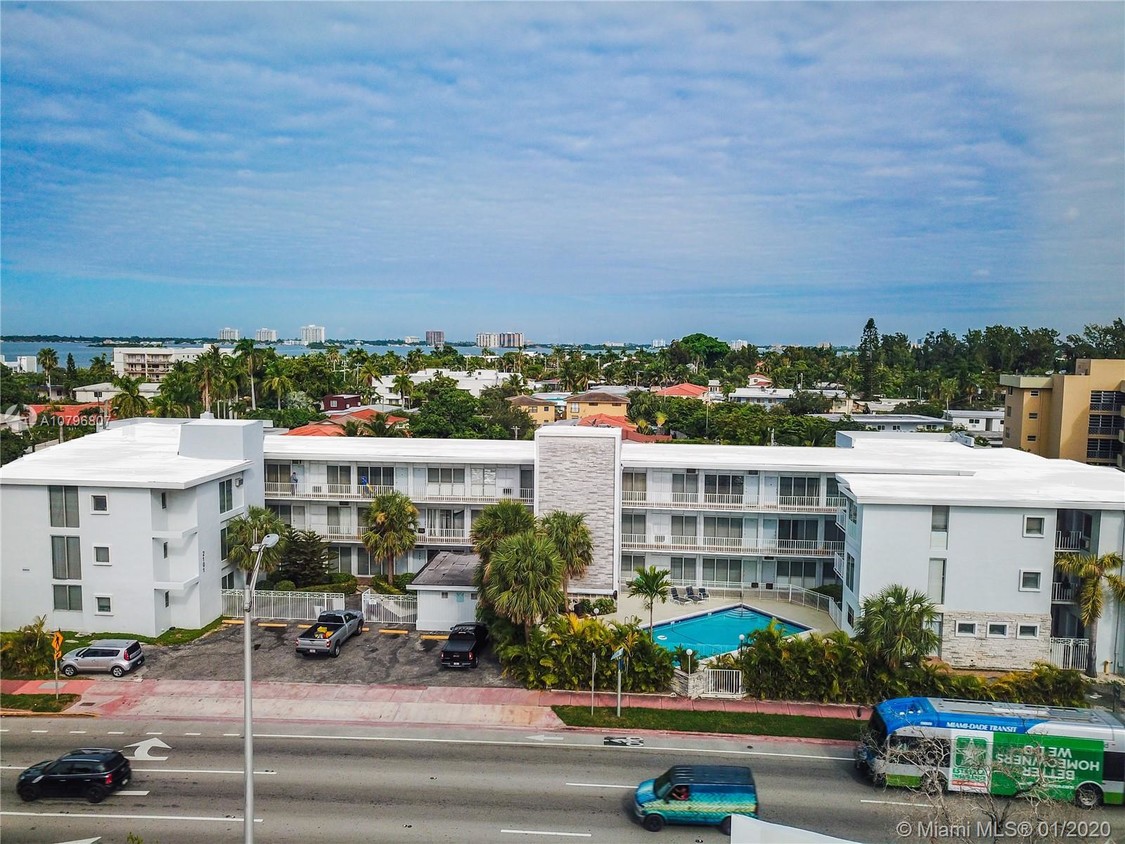 Foto principal - 2101 Normandy Dr