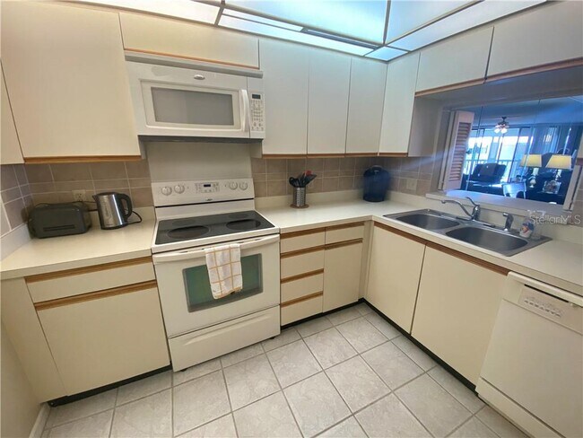Building Photo - 6600 Sunset Way