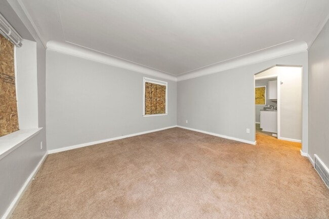 Building Photo - 3 bedroom bungalow $1250/month