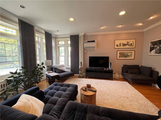 Foto del edificio - 8417 Fort Hamilton Pkwy