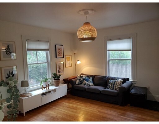 Primary Photo - 4 Washburn Pl