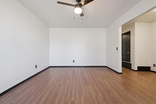 Building Photo - 1420 NE 8th St