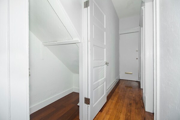 Building Photo - 800 Lyon St