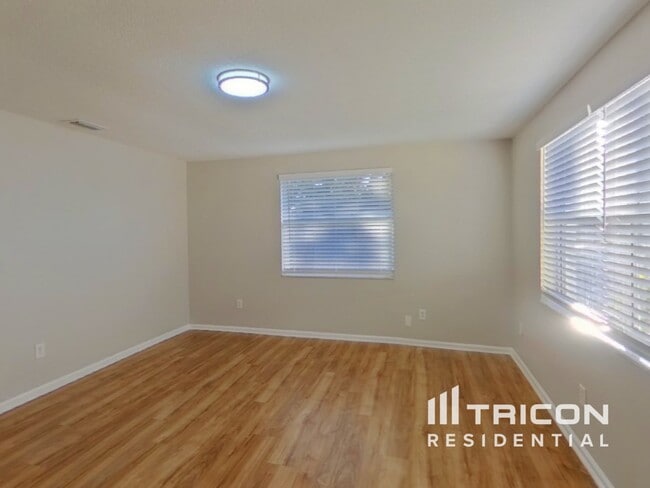 Foto del edificio - 6401 81st Ave