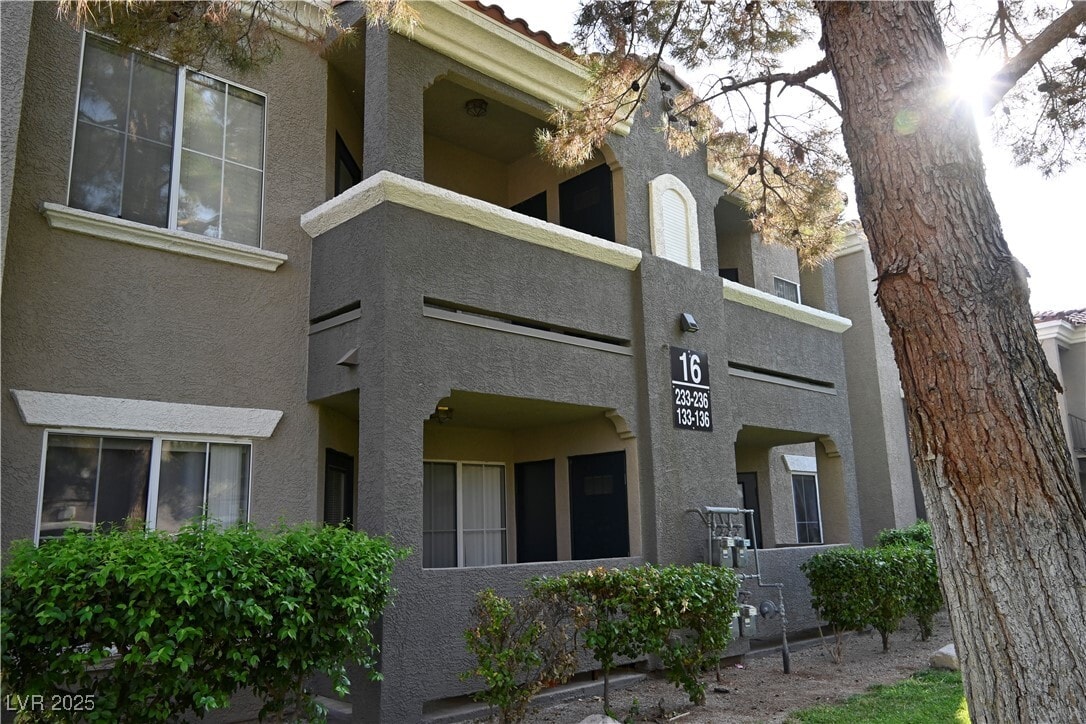 Foto principal - 10245 S Maryland Pkwy