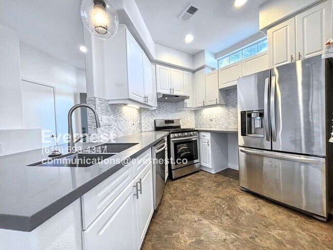 Building Photo - Charming 2-Bedroom Condo in Peaceful Sabre...