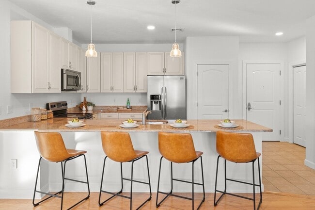 Building Photo - Danvers Updated 3 Bed 2 Bath | Top Floor Condo | Avail Now