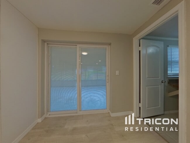Foto del edificio - 1124 Jadewood Ave