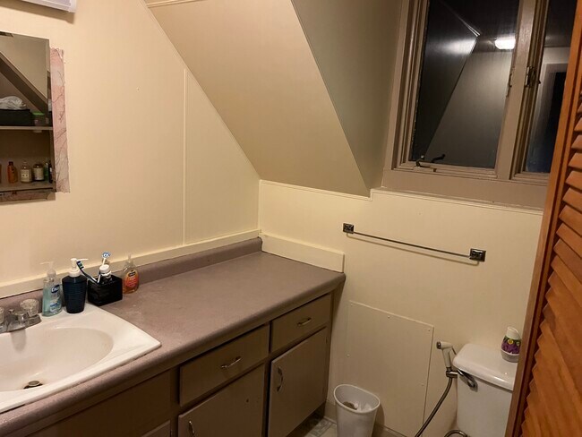 Foto del edificio - 2 Ford