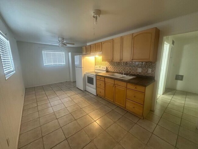 Foto del edificio - 1425 N 85th Pl