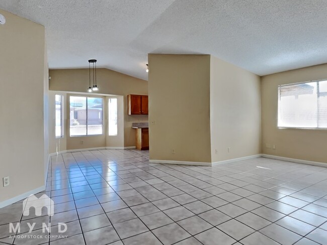 Foto del edificio - 10270 E Woodhaven Ln