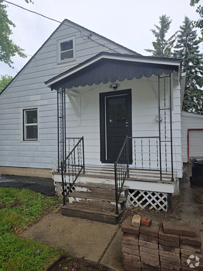 Building Photo - 320 E Harding Dr