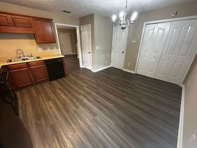 Building Photo - 5170 Hickory Hollow Pkwy
