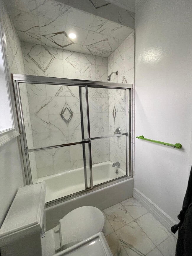 Building Photo - 145 Grand St