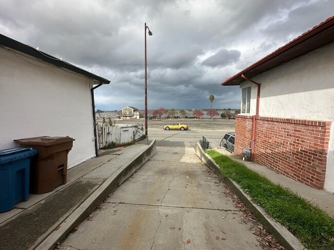 Foto del edificio - 315 W 3rd St