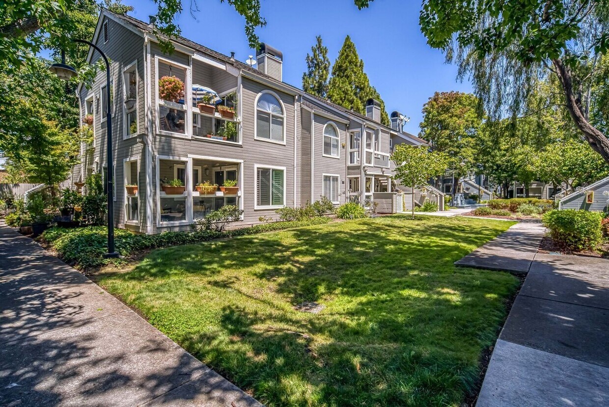 Foto principal - Charming 2-bedroom in Redwood Shores - $3,...