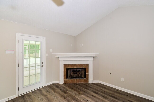 Foto del edificio - 7663 Delta Lakes Blvd