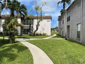 Building Photo - 10389 N Kendall Dr