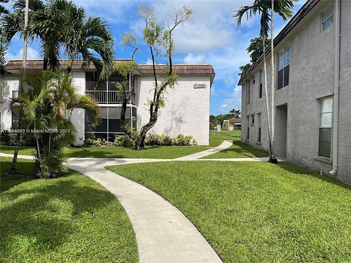 Foto principal - 10389 N Kendall Dr