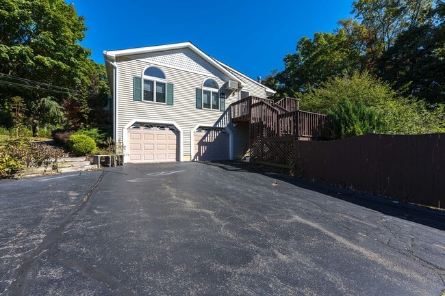 Building Photo - 97 Algonquin Dr
