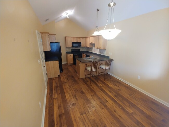 Kitchen - 555 Goldon Trophy Trl