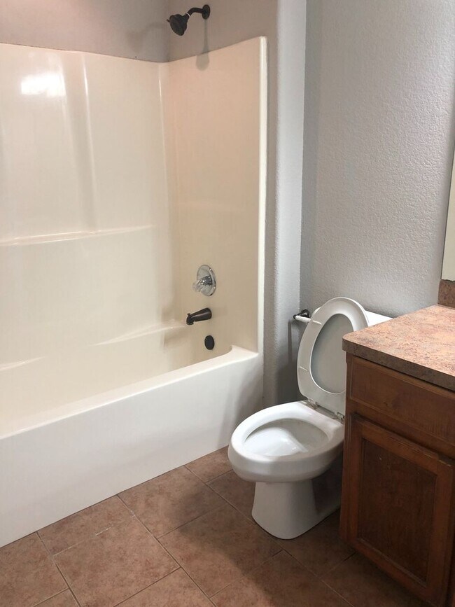 Foto del edificio - NICE 3 BEDROOM , TWO BATH HOUSE