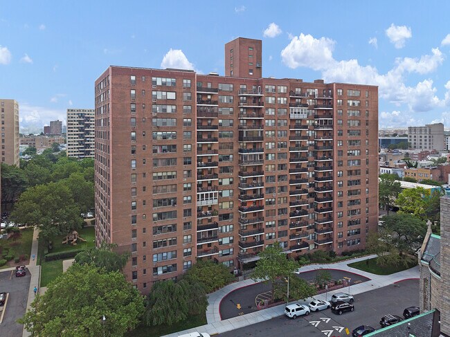 Foto del edificio - 10 Huron Ave
