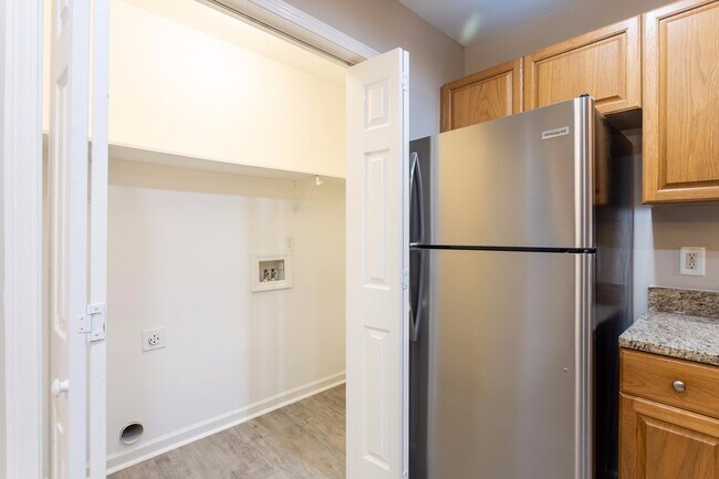 Building Photo - 210 Halo Dr