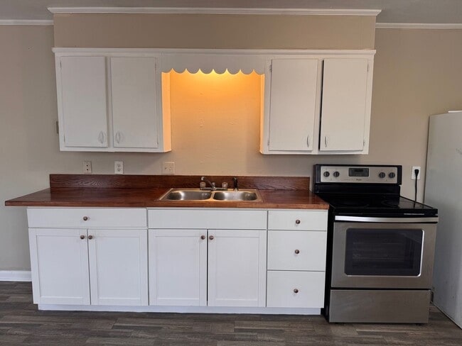 Building Photo - 1392