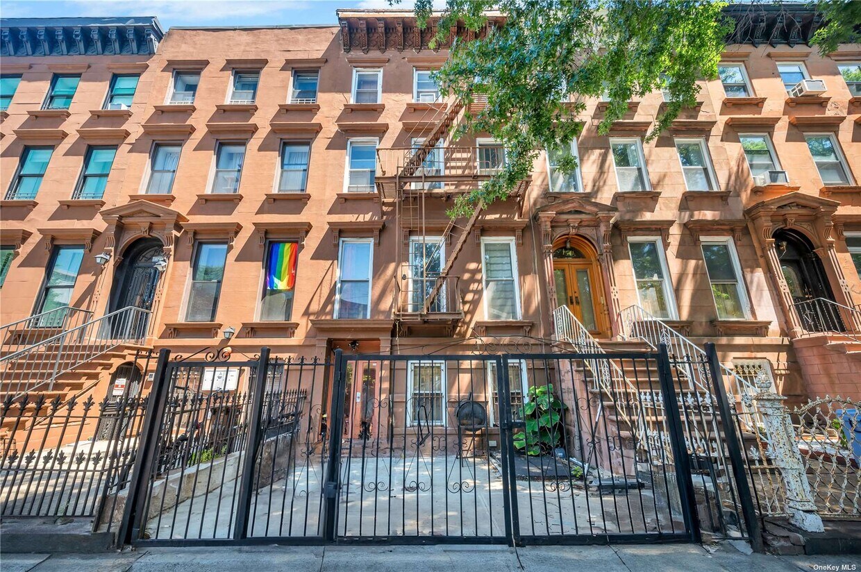 Foto principal - 1539 Pacific St
