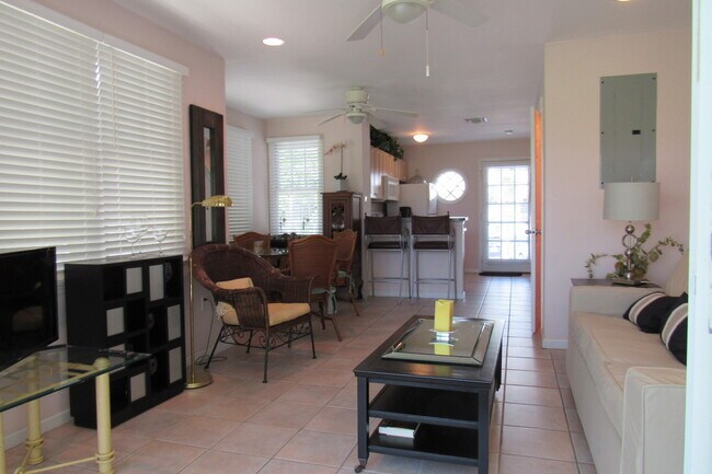 Foto del edificio - Fully Furnished 2 Bed 1.5 bath Home in the Key West Golf Club Community