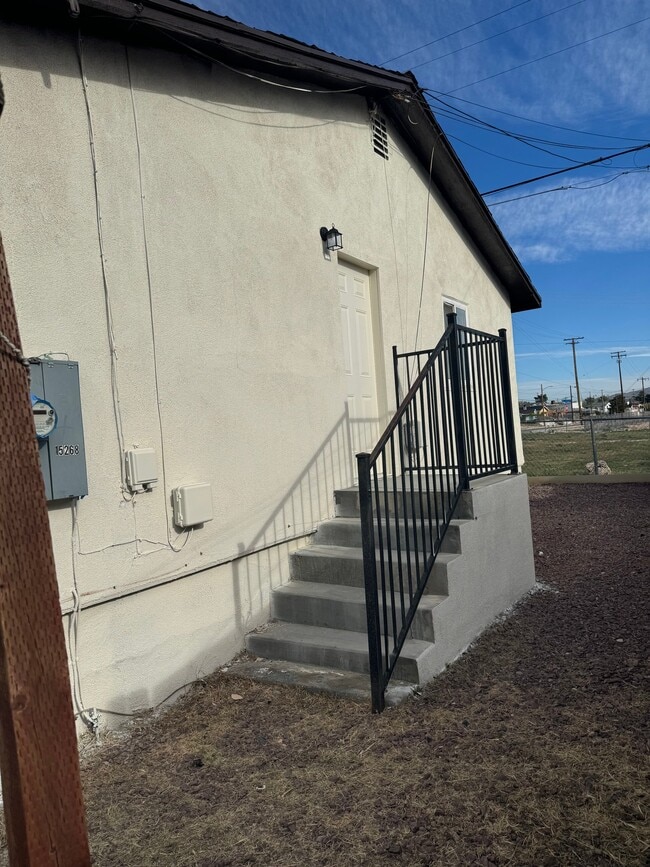 Foto del edificio - 15268 Center St