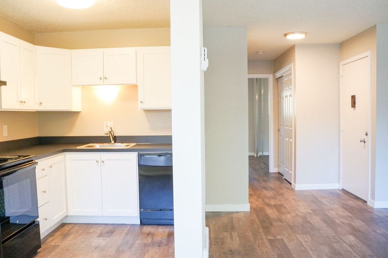 Foto principal - Close in SE Trendy Buckman - Updated 1st Floor 1 Bedroom!
