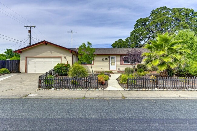 Building Photo - 1703 Russell Way