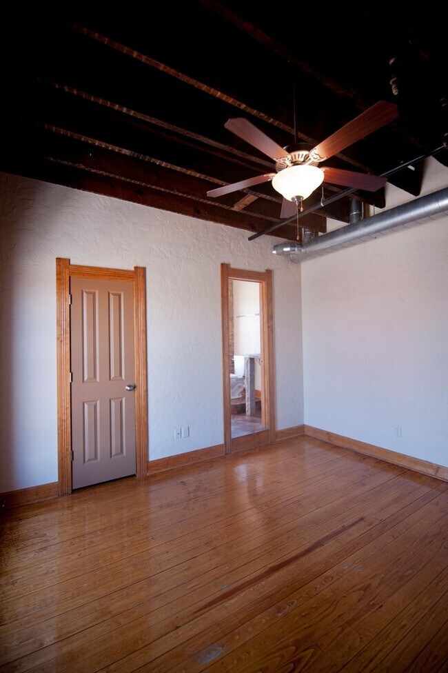 Foto del edificio - Park Central Lofts 301