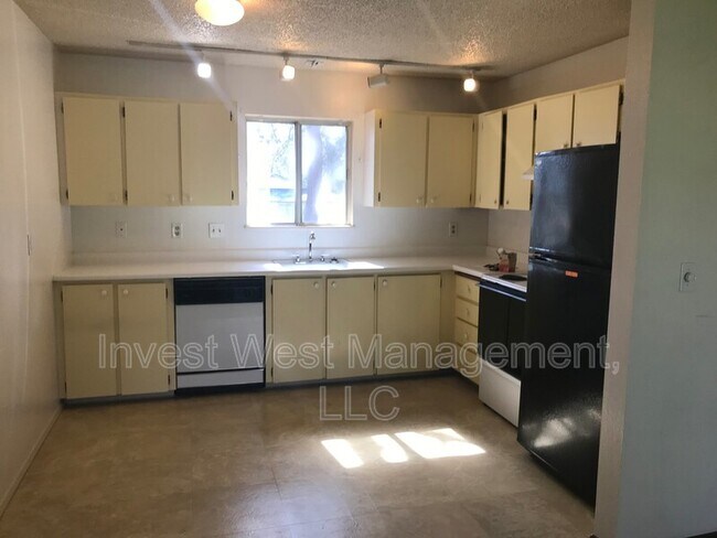 Building Photo - 2720 SE 138th Ave