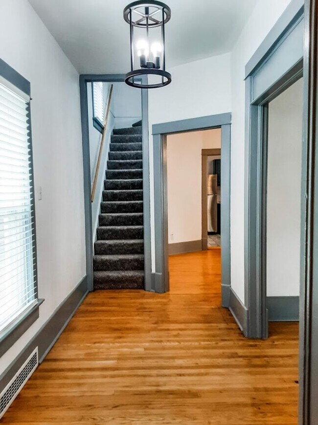 Foto del edificio - 3 BEDROOM, 2 BATH, SINGLE-FAMILY HOME
