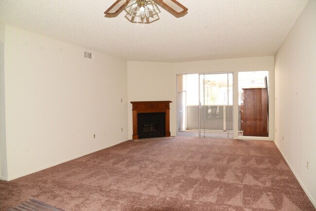 Building Photo - 628 Daisy Ave
