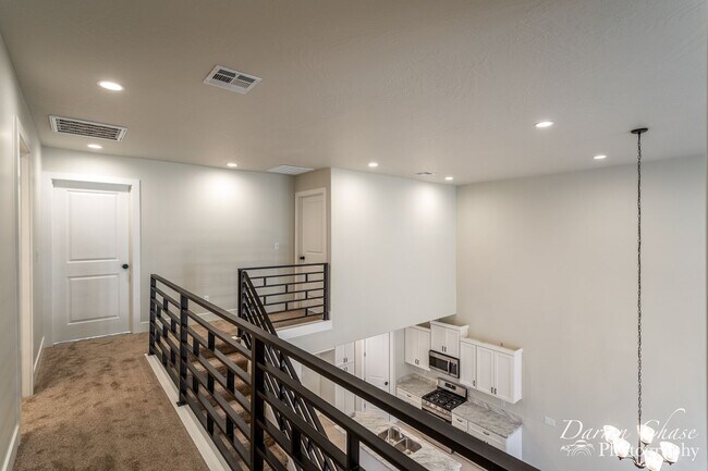 Foto del edificio - Beautiful!! End unit! 4 bedroom, 2.5 bathroom townhome in Hurricane!