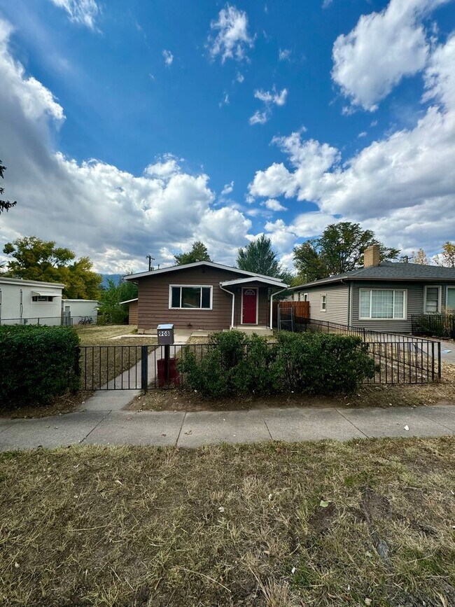 Foto del edificio - 3 BEDROOM RANCHER by Memorial Park