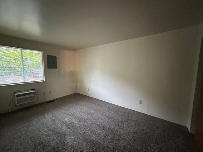 Building Photo - 4569 Croftshire Dr