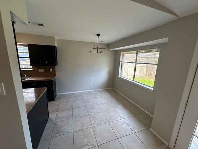 Building Photo - 12101 Scissortail Dr