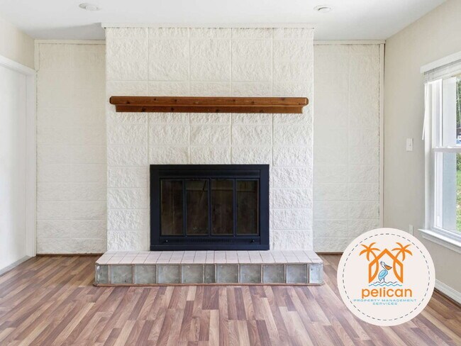 Foto del edificio - "Charming 3-Bedroom Retreat on Deedra Avenue - Spacious Living at 1325 Sq Ft in Pensacola!"