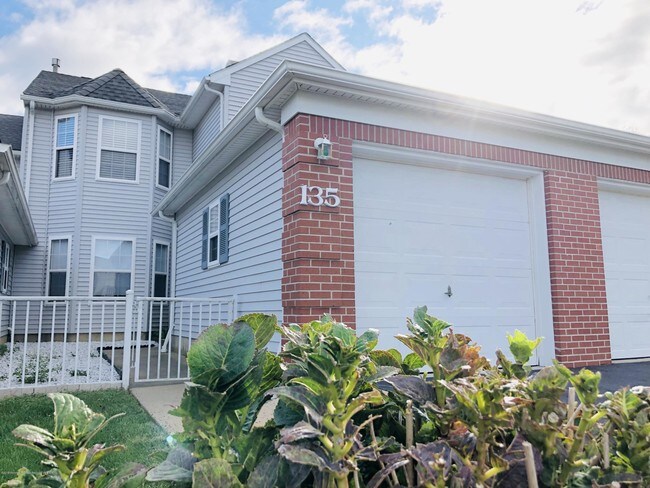 Building Photo - 135 Pierce Dr