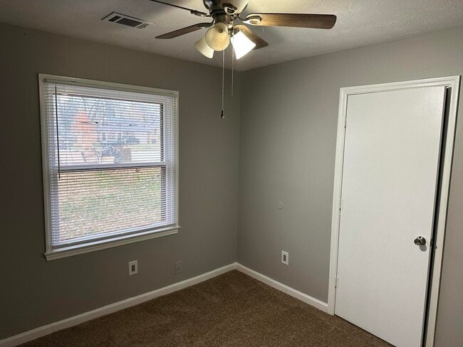 Building Photo - 3309 Kenesaw Dr