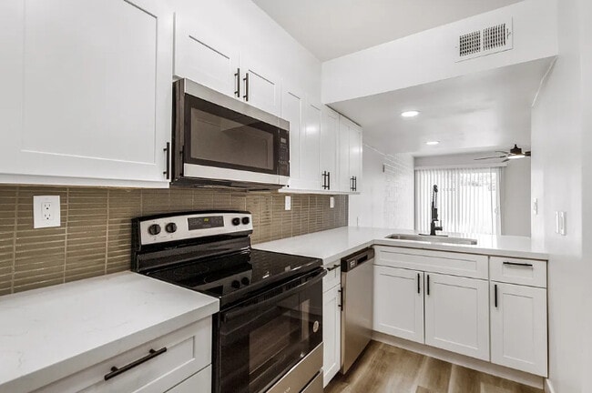 Building Photo - Bella Villas Apartments