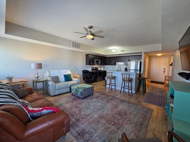 Foto del edificio - 221 E 5th St